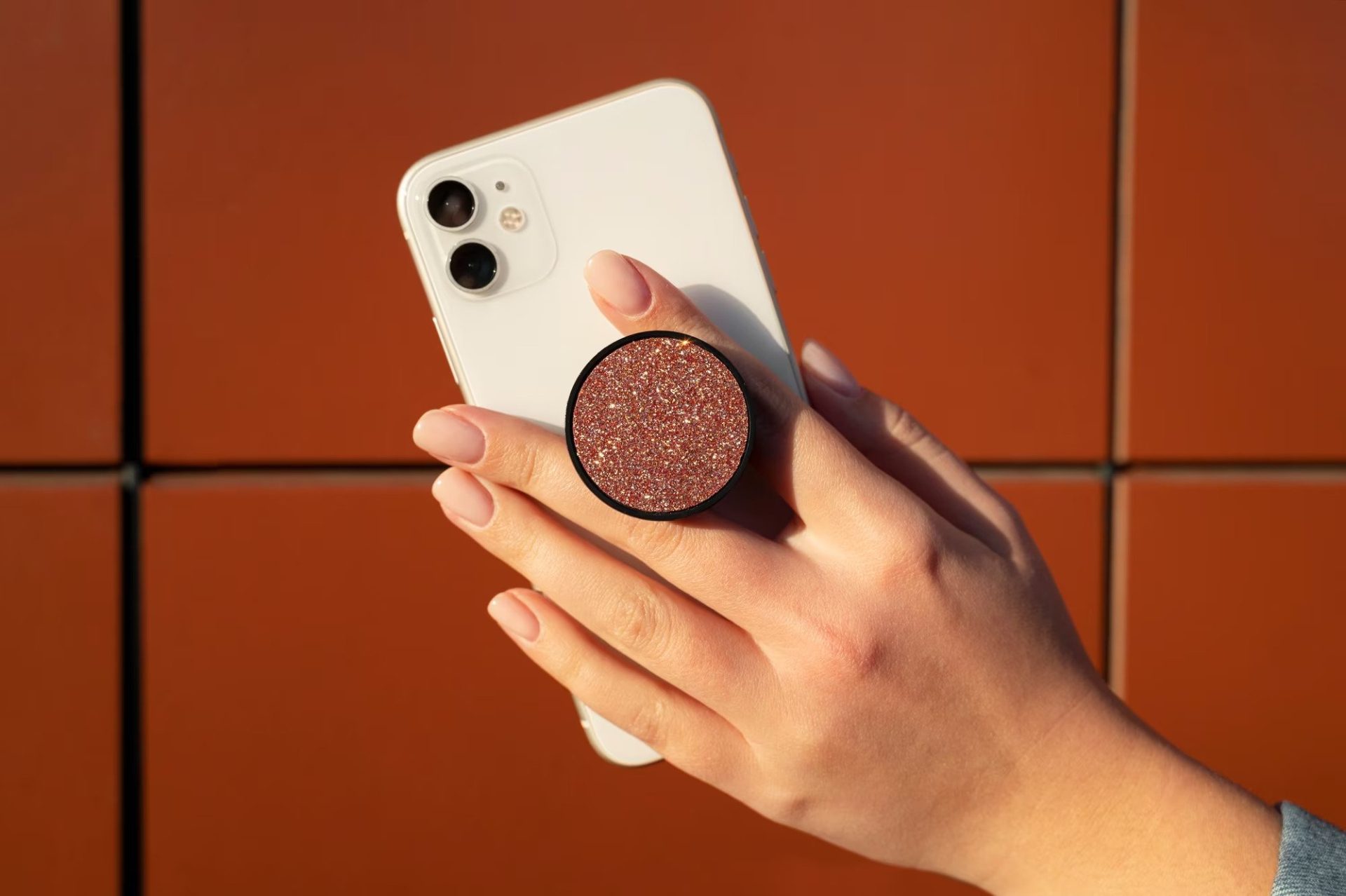 Popsocket Adalah Aksesoris Ponsel yang Penting, Cek Alasannya!